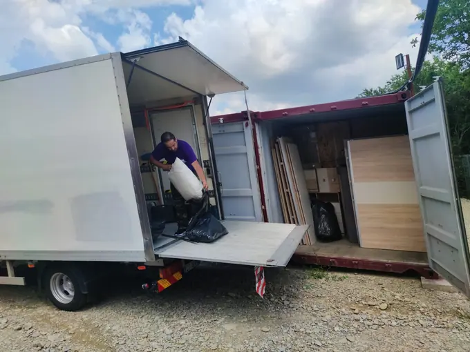 Operațiune de încărcare între două vehicule