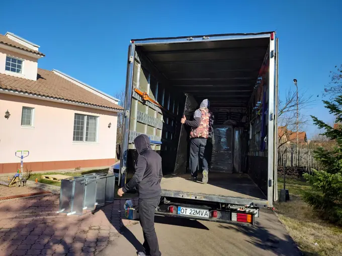 Încărcarea bunurilor într-o autoutilitară